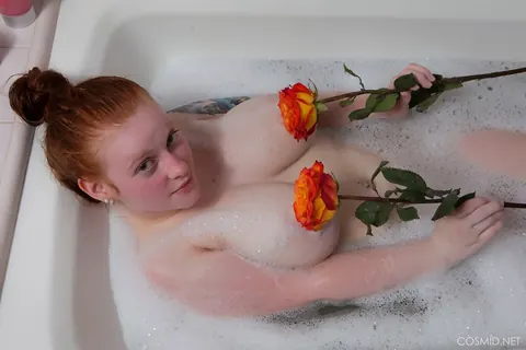 Kaycee Barnes: Thick Pale Redhead Flaunts Her Big Tits and Ass in the Bathroom – photo 7 of 16