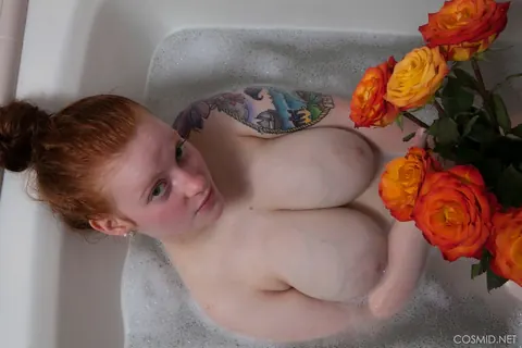 Kaycee Barnes: Thick Pale Redhead Flaunts Her Big Tits and Ass in the Bathroom – photo 11 of 16