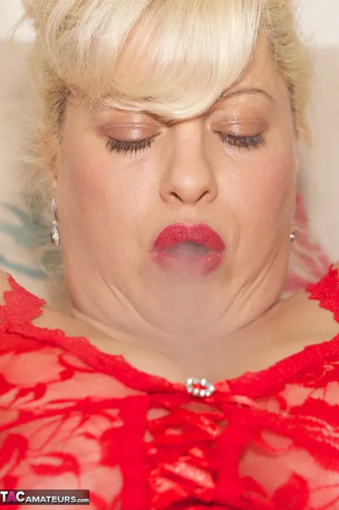 Gina George: Busty Blonde MILF Fingers Herself in Lingerie While Smoking – photo 17 of 20