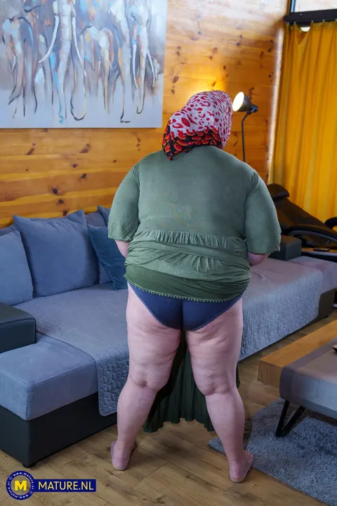 BBW MILF Poses in Panties and Shows Her Curves – photo 11 of 12