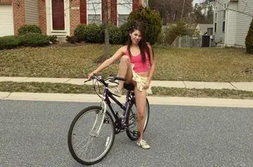 Shyla Jennings – Brunette with Natural Tits Fingers Herself Outdoors