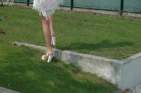 Kyra Nylons: Brunette MILF in Lingerie and Heels Spreads and Facesits Outdoors – photo 2 of 15