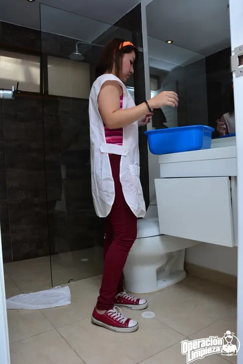 Kathy Violeta: Brunette Latina Spreads Her Pussy in the Bathroom – photo 1 of 18