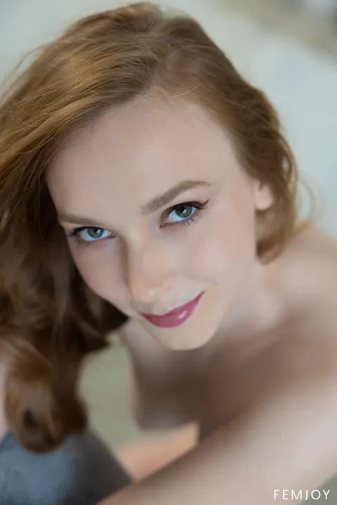 Vicki Wade: Redhead Spreads Her Legs to Show Her Hairy Bush – photo 19 of 20
