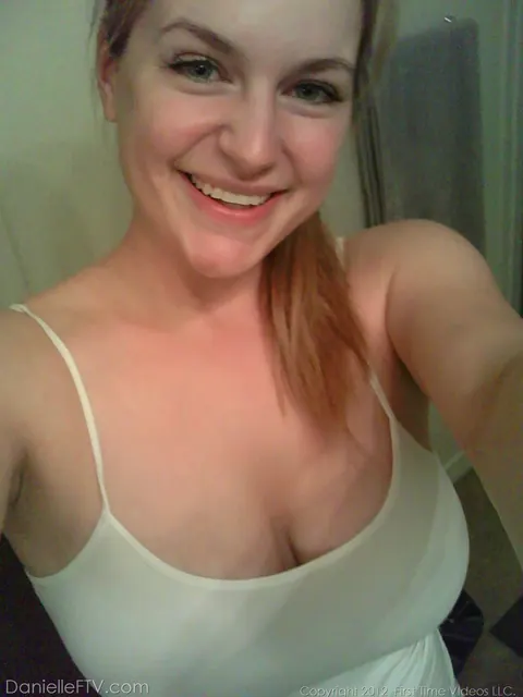 Danielle Delaunay: Busty Blonde in Glasses Spreads Her Pussy in Lingerie Selfies – photo 11 of 15