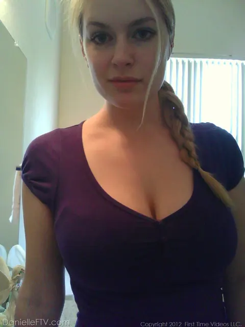Danielle Delaunay: Busty Blonde in Glasses Spreads Her Pussy in Lingerie Selfies – photo 3 of 15