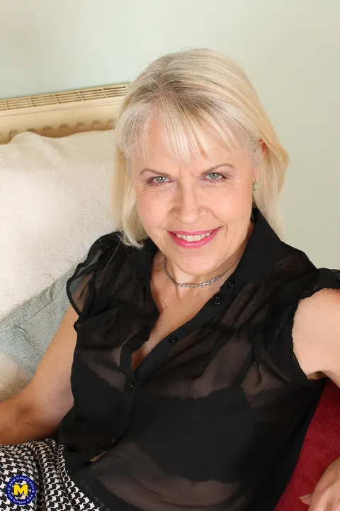 Margaret Holt: British Blonde MILF Strips and Spreads Her Pussy in Stockings – photo 4 of 21