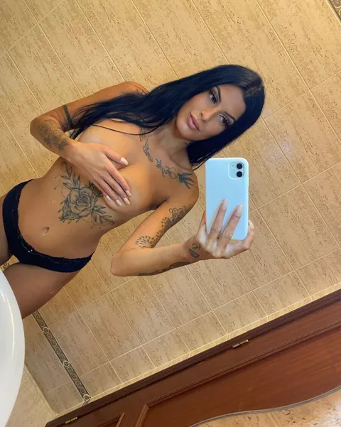 Busty Tattooed Woman Shows Off Her Curves in Lingerie – photo 16 of 20