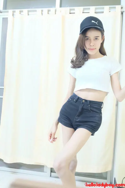 Slim Trans Woman Strips Nude and Poses from All Angles – photo 7 of 20