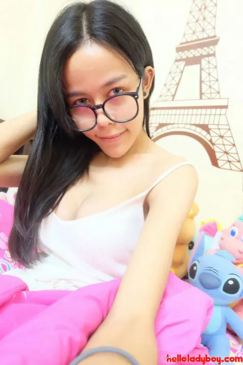 Slim Trans Woman Strips Nude and Poses from All Angles – photo 15 of 20