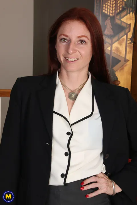 Evane Nordstern: Redhead MILF in Pantyhose Uses a Vibrator and Spreads Wide – photo 3 of 21