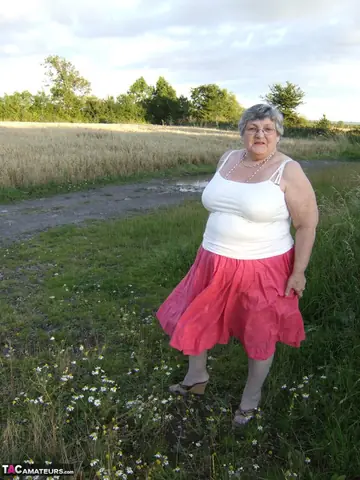 Busty BBW Lifts Her Skirt in the Forest