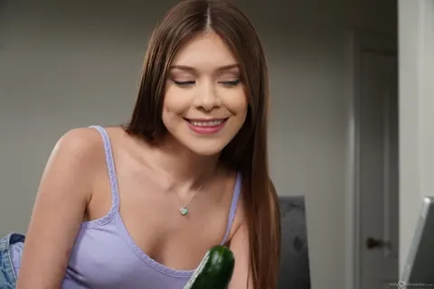Winter Jade: Brunette Latina Sucks Cucumber Then Gives a Blowjob – photo 3 of 20