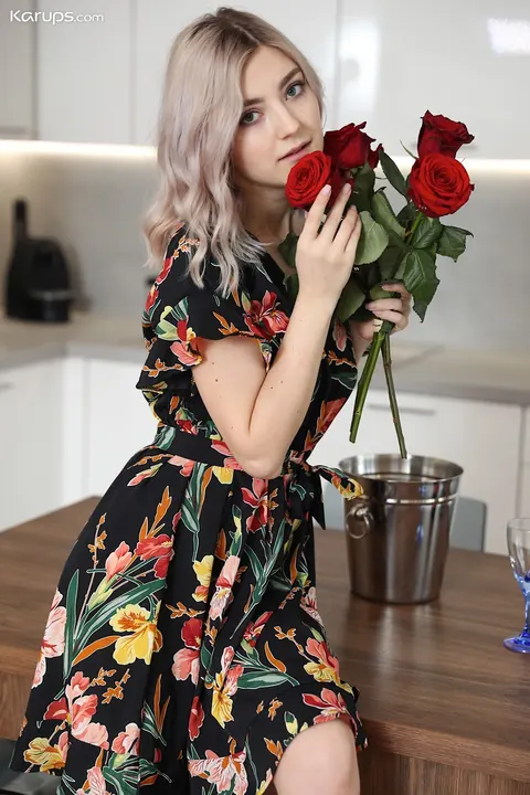 Eva Elfie: Busty Blonde Peels Off Her Clothes at the Kitchen Table – photo 4 of 18