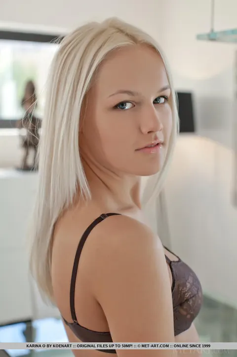 Karina O: European Blonde Undresses and Parts Her Thighs – photo 6 of 18