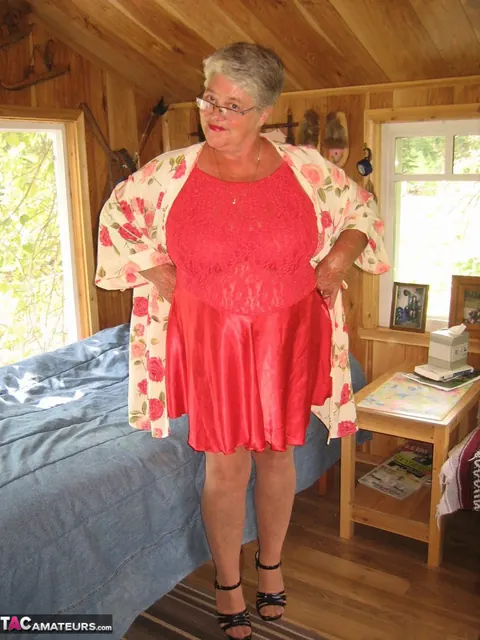 Short-Haired BBW Shows Off Her Big Tits in Stockings and Heels – photo 1 of 20