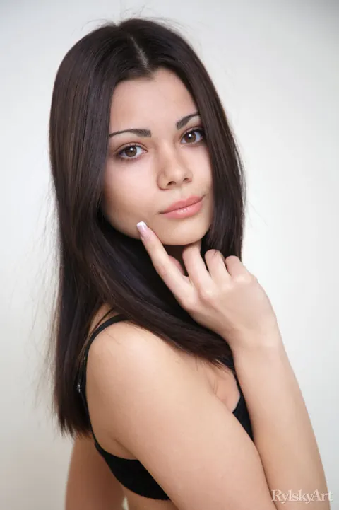 Stalfra: European Brunette Spreads Her Shaved Pussy and Shows Her Ass – photo 1 of 16