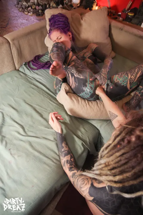 Anuskatzz: Heavily Tattooed European Lesbian Takes Deep Anal Fisting – photo 2 of 10