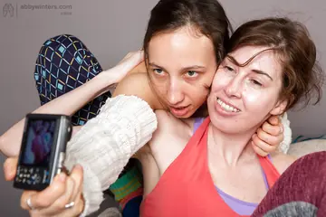 Remie – Brunette Lesbians Kiss and Eat Hairy Pussy