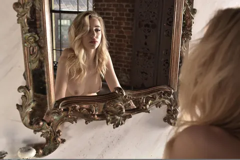 Ava List: Blonde Woman Poses Nude Showing Her Body – photo 20 of 21