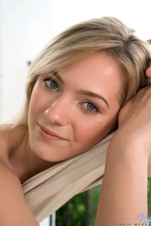 Kate Muse: Blonde Undresses and Holds Her Shaved Pussy Open – photo 7 of 21