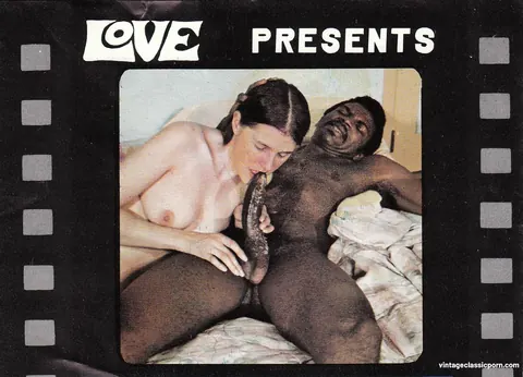 Vintage Woman Stands Nude and Poses Her Figure – photo 20 of 20