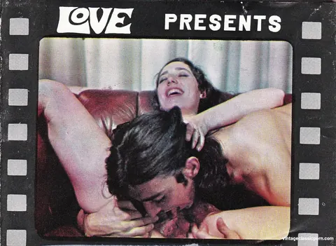Vintage Woman Stands Nude and Poses Her Figure – photo 17 of 20