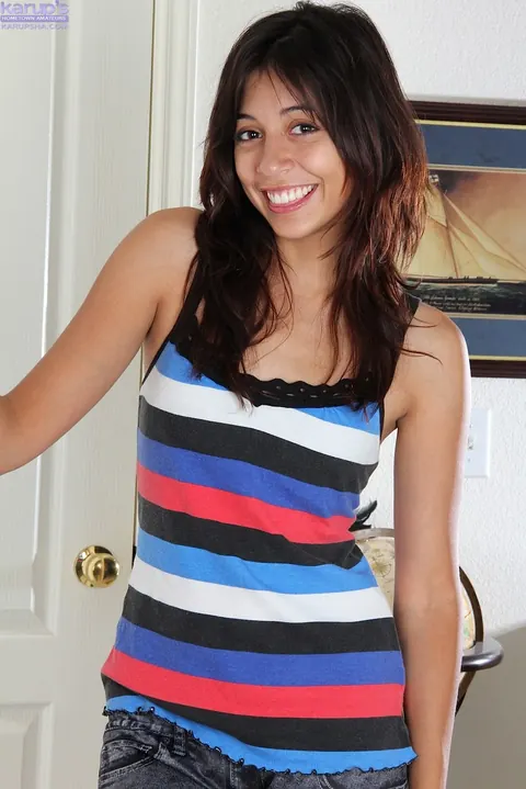 Luna Monroe: Latina Brunette Undresses and Shows Her Shaved Pussy – photo 2 of 21