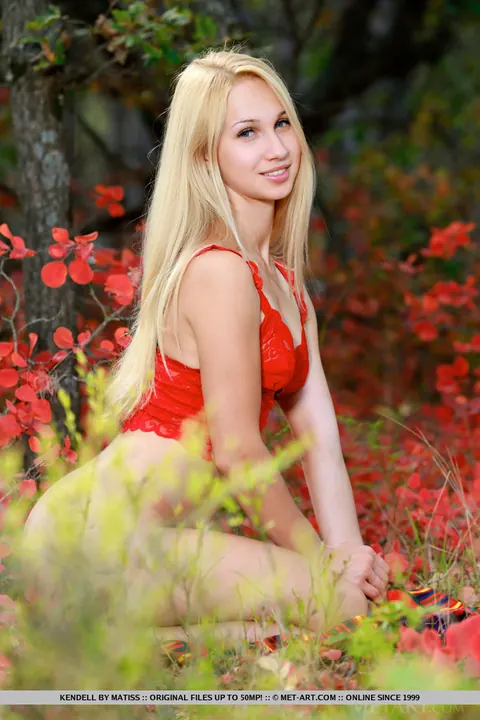 Russian Blonde Spreads Her Shaved Pussy Among Trees – photo 1 of 18