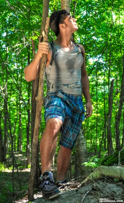 Athletic Guy Strips and Poses Outdoors – photo 1 of 15
