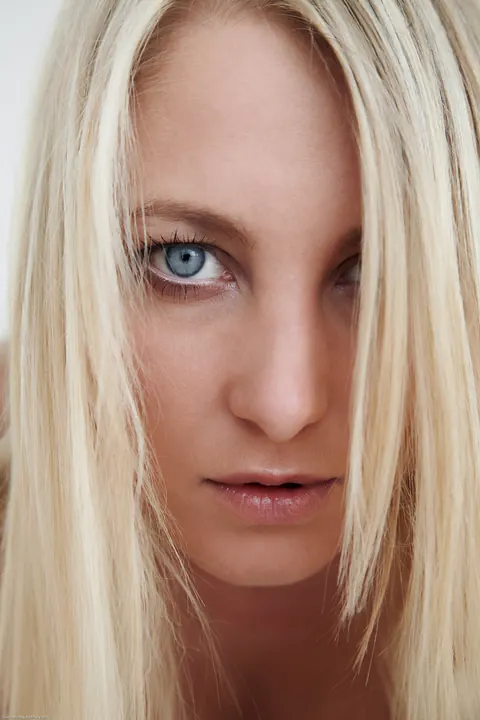 Susan Snow: Blonde with Small Natural Tits and Tattoo Spreads for Anal – photo 4 of 21