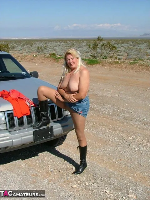 Mature Blonde BBW Peels Down Her Pantyhose Outdoors – photo 5 of 19