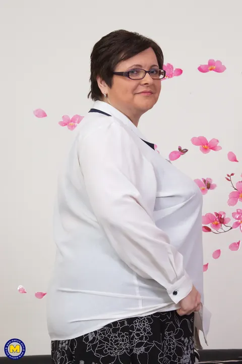 Mature BBW in Glasses Fucks Her Lover Until He Cums on Her Chest – photo 1 of 21