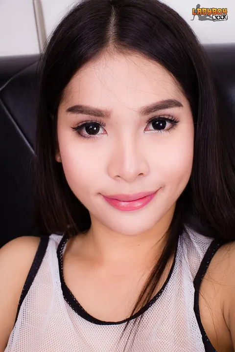 Asian Trans Woman Strips Nude and Poses Naked – photo 4 of 16