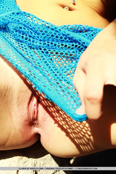 European Babe Strips Out of Her Panties in a Cave on the Beach – photo 11 of 16