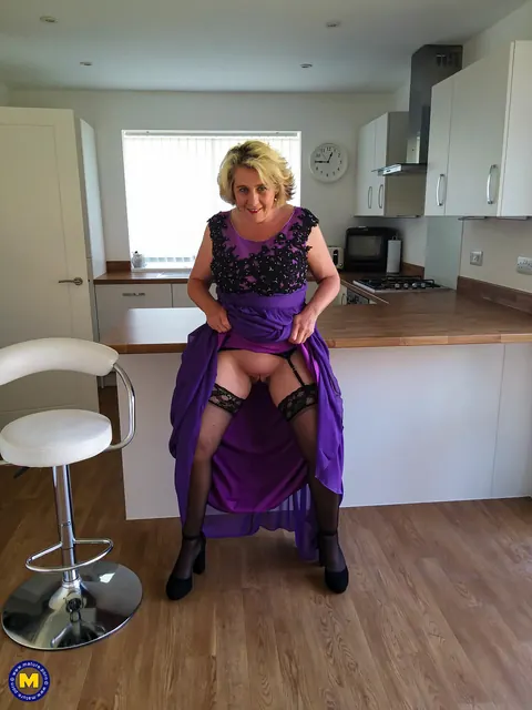 Camilla Creampie: British Blonde MILF Undresses and Gets Fucked by Her Partner – photo 5 of 21