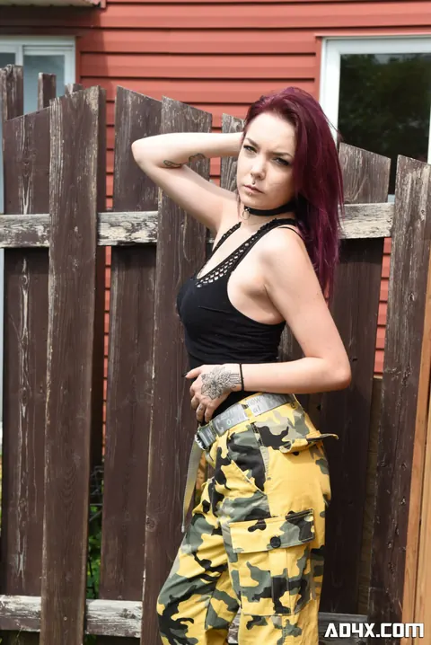 Maddy McKenzie & Kira Burn: Thick Redhead in Lingerie Eats Pussy Outdoors – photo 5 of 20