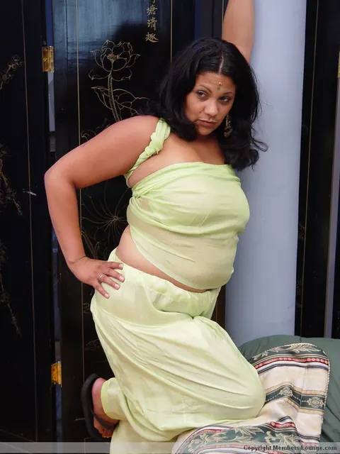 Indian MILF Reveals Her Big Natural Tits and Ass – photo 1 of 21