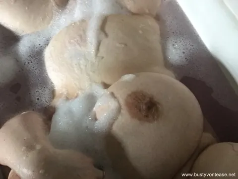 Busty Von Tease: Brunette BBW Shows Her Big Tits in the Bathtub Selfies – photo 4 of 19