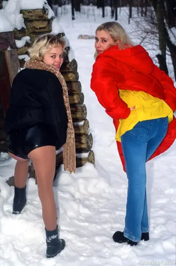 Julia W – Two Thick Hairy Brunettes Have Lesbian Sex Outdoors in Shorts