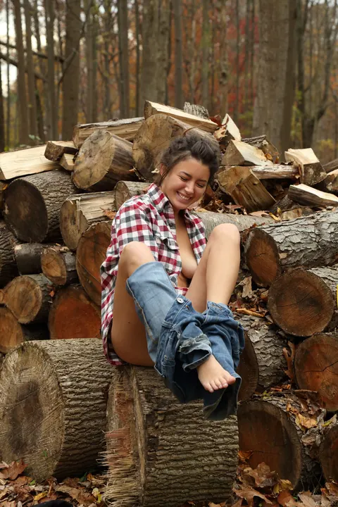 Daisy Haze: Curvy Asian Brunette Peels Off Her Jeans Outdoors – photo 8 of 20