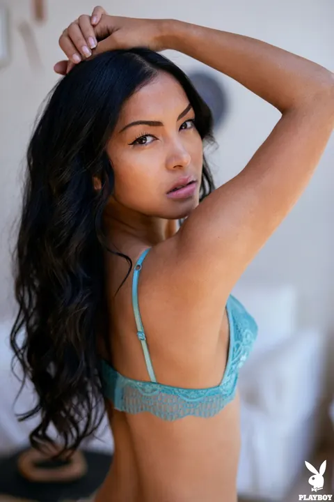 Chloe Rose: Brunette Strips Off Her Lingerie and Poses Nude Showing Tattoo – photo 1 of 20