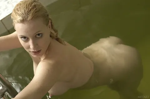 Busty Babe Poses Nude by the Pool – photo 19 of 20