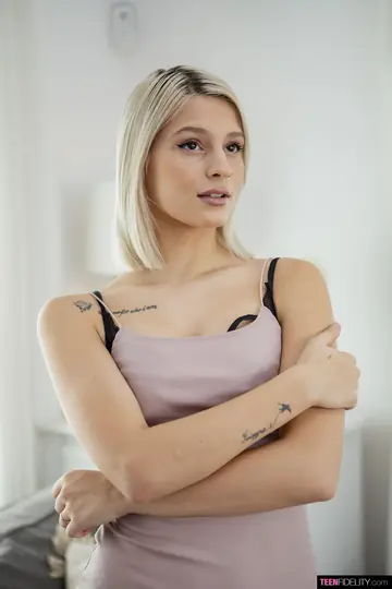 PAWG Blonde Strips Out of Her Lingerie and Spreads Her Legs