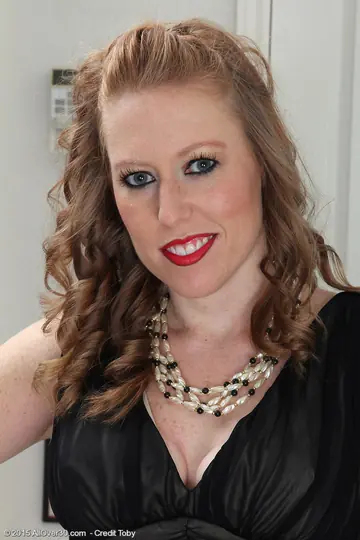 Jayme Lou – Mature Redhead MILF Spreads Her Legs in Lingerie and Pantyhose