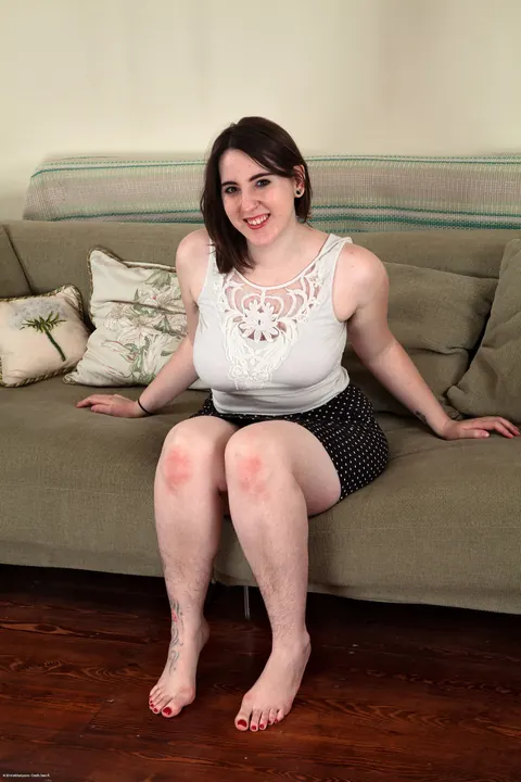 Beryl Aspen: BBW Brunette Spreads Her Hairy Pussy and Armpits – photo 1 of 21