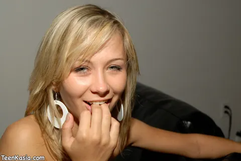 Slim Blonde Fingers Her Butthole on a Leather Sofa – photo 2 of 12