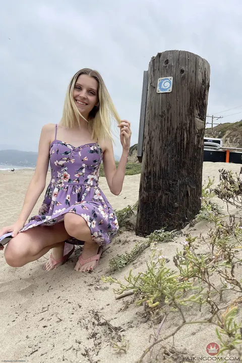 Maria Anjel: Slim Blonde Amateur Spreads Her Pussy on the Beach – photo 19 of 21