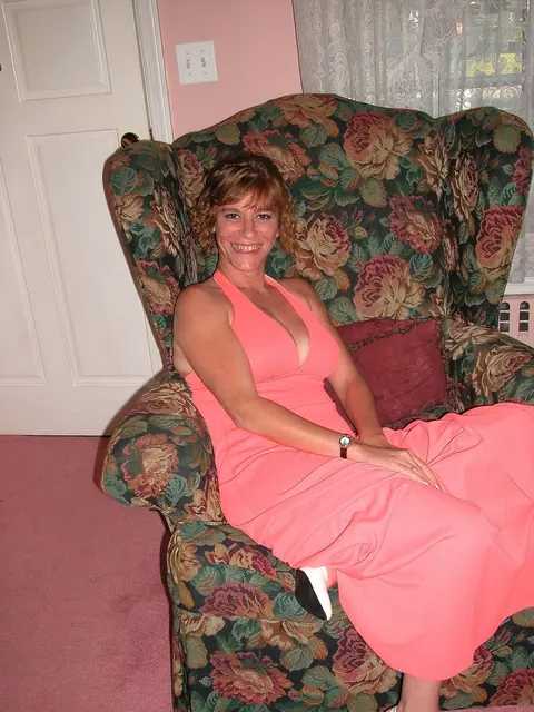 Ivy Rose: Thick Redhead MILF Masturbates with a Dildo in Heels – photo 1 of 20