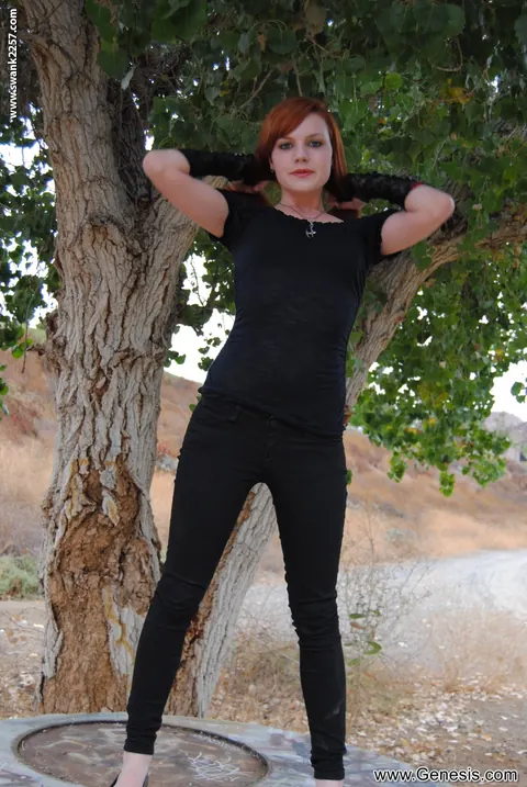 Felicia Davies: European Redhead Shows Off Her Thick Ass and Natural Tits Outdoors – photo 5 of 21